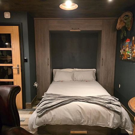 The Pub - Unique & Authentic Experience - Free Parking!, 5 Minutes From Airbus And The Mall Cribbs Bristol Exterior photo