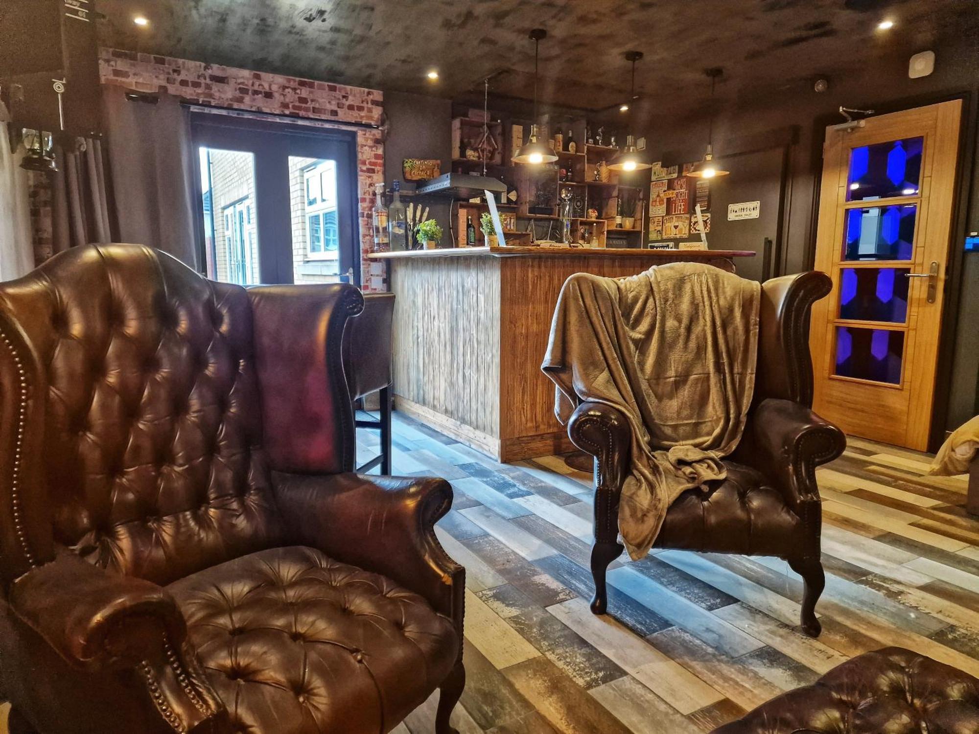 The Pub - Unique & Authentic Experience - Free Parking!, 5 Minutes From Airbus And The Mall Cribbs Bristol Exterior photo
