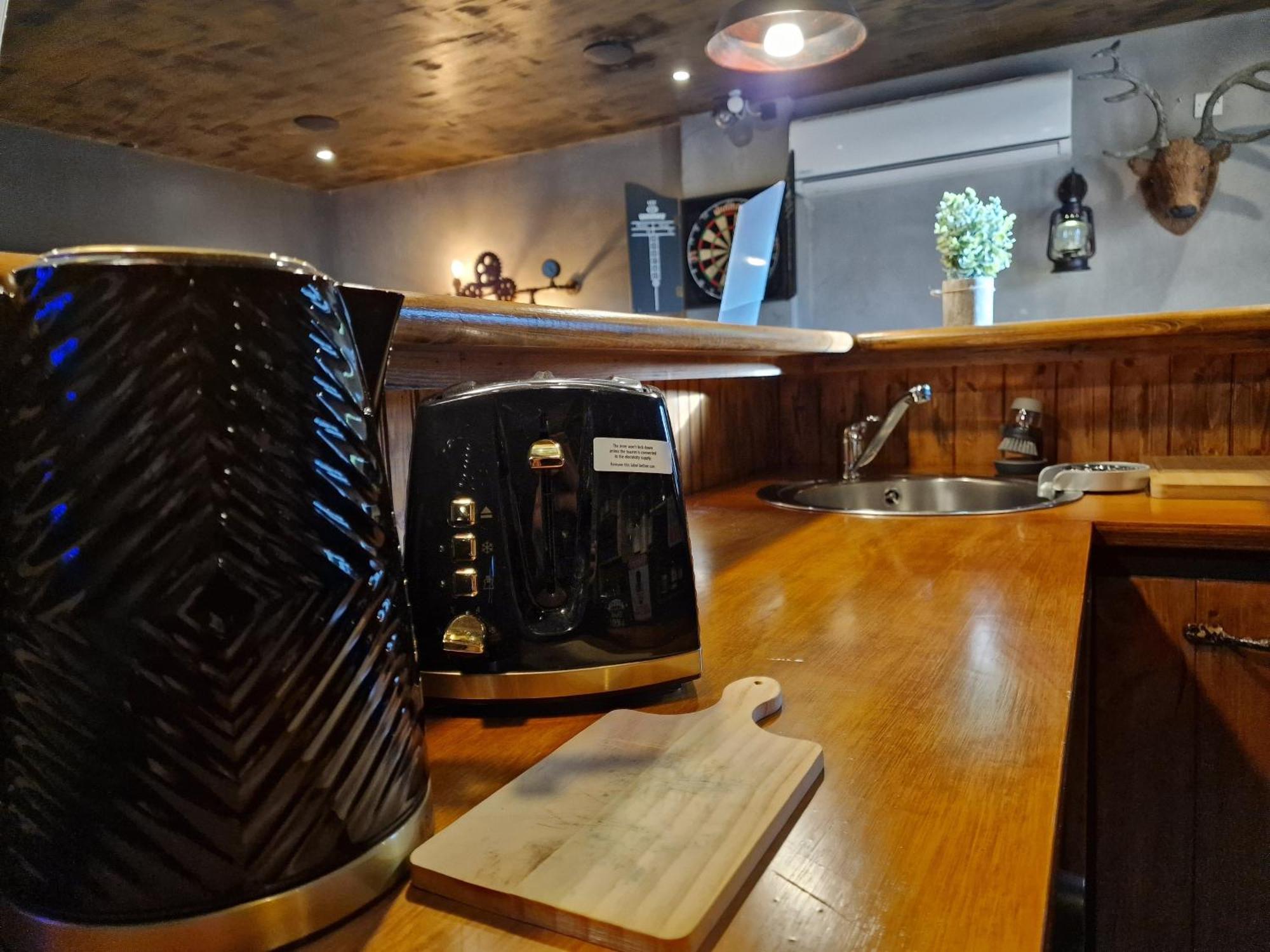 The Pub - Unique & Authentic Experience - Free Parking!, 5 Minutes From Airbus And The Mall Cribbs Bristol Exterior photo